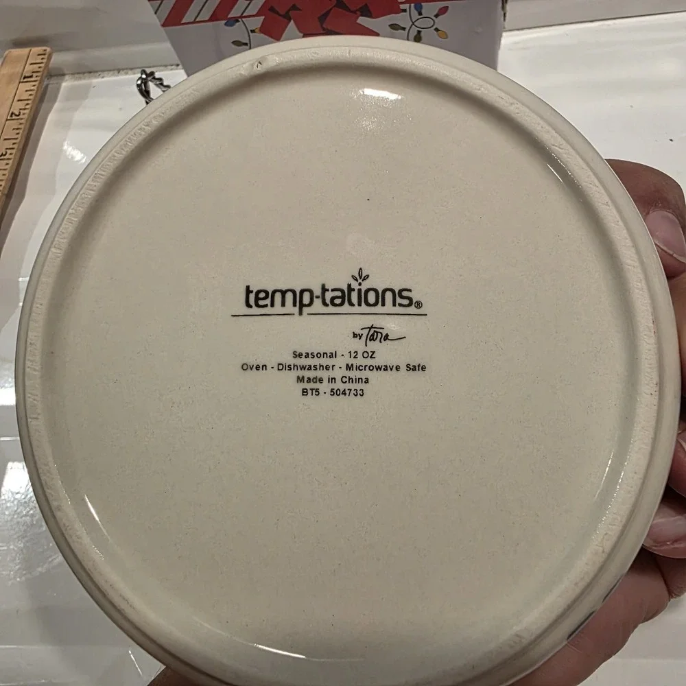 Temp-tations  By Tara Winter Whimsy Christmas Gingerbread Man 12oz Mini Pie Dish